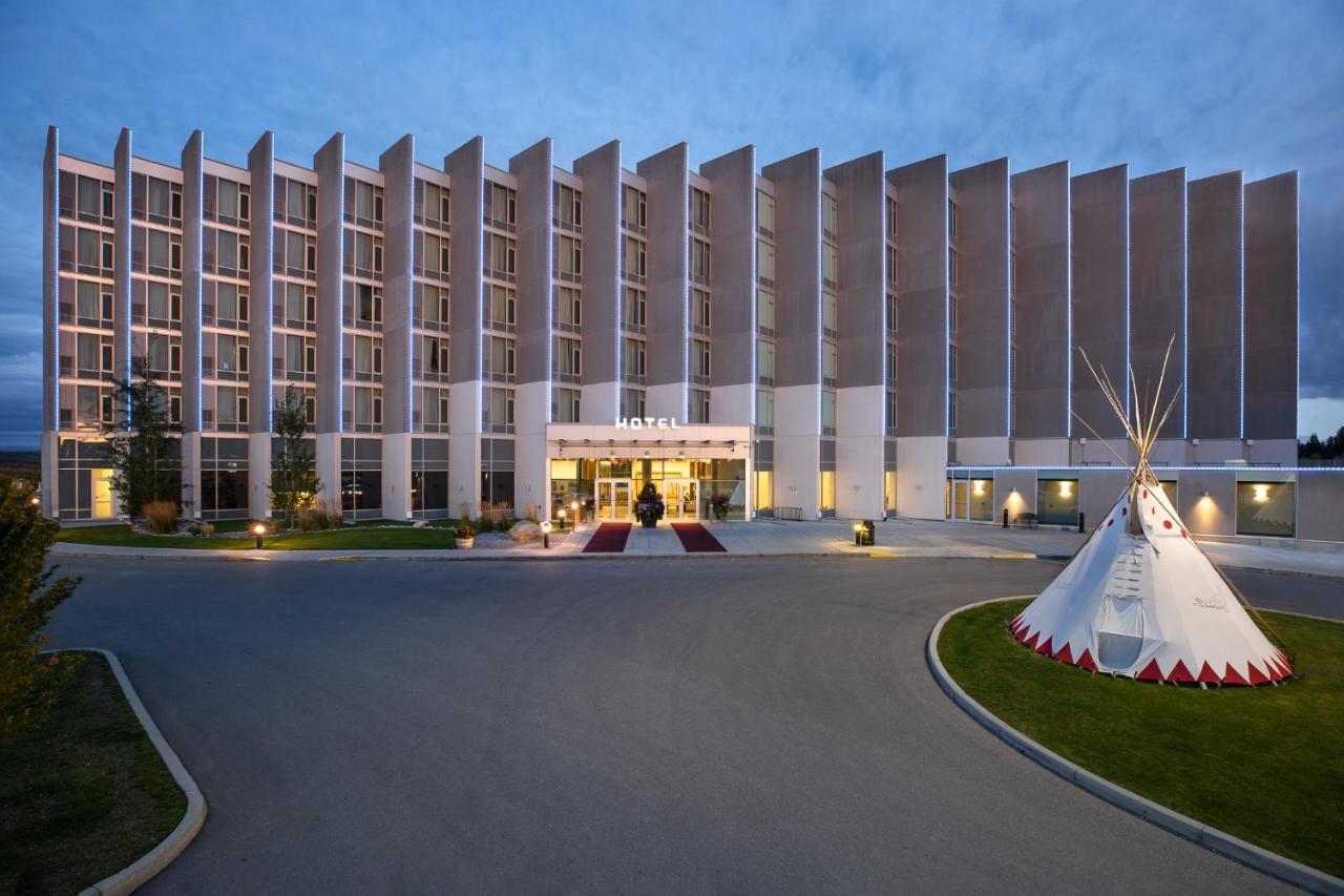Grey Eagle Resort YYC Exteriör bild